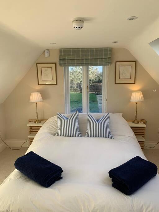 Appartamento Annexe Near Malmesbury / Tetbury Hankerton Esterno foto